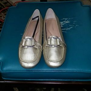 New metallic gold flats